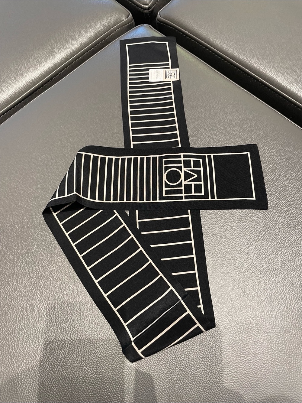 Toteme Black & White Graphic Ribbon Scarf
